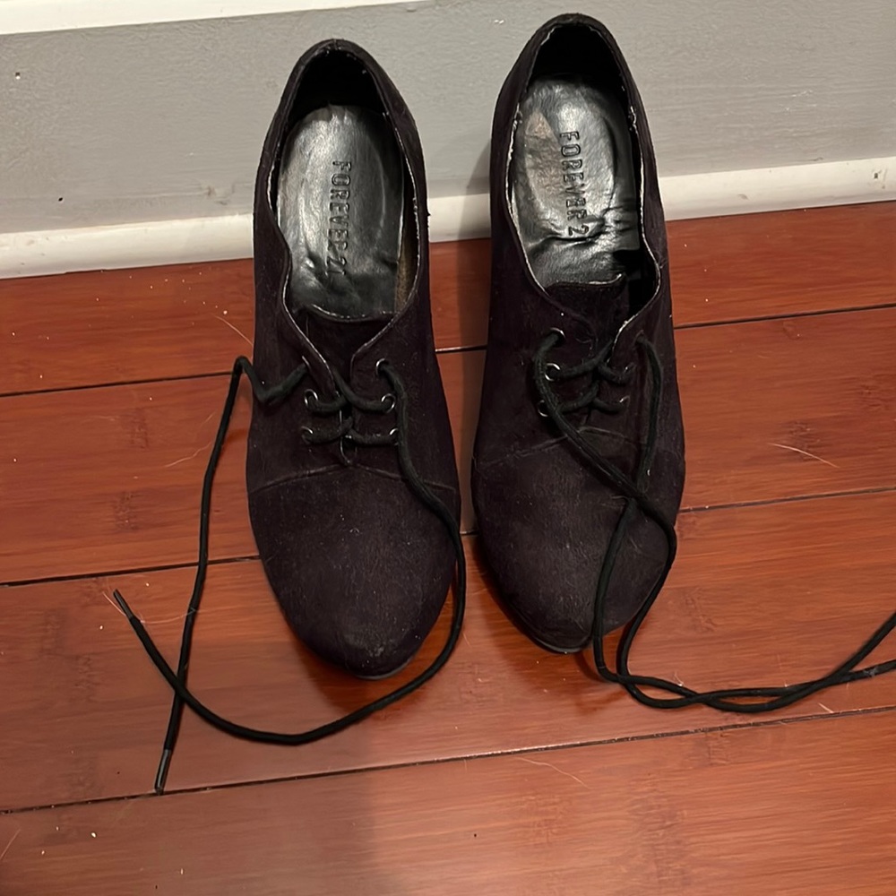 Black platform suede heel